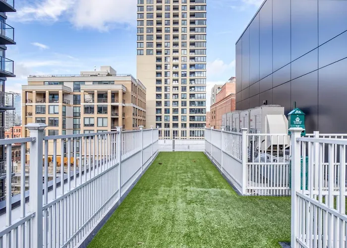 River N 1br W Gym Pool Wd Nr Mag Mile Chi-440 Чикаго
