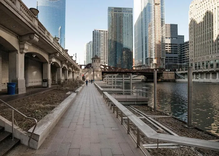 River N 1br W Gym Pool Wd Nr Mag Mile Chi-440