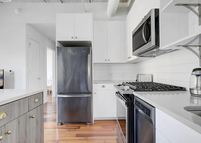 River N 1br W Gym Pool Wd Nr Mag Mile Chi-440 Апартаменты *
